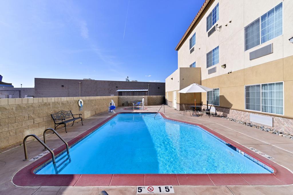 Comfort Suites Bakersfield Exteriér fotografie